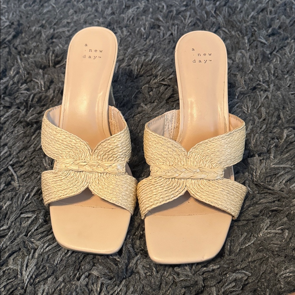 A New Day Cream Woven Slide Sandals sz 8.5